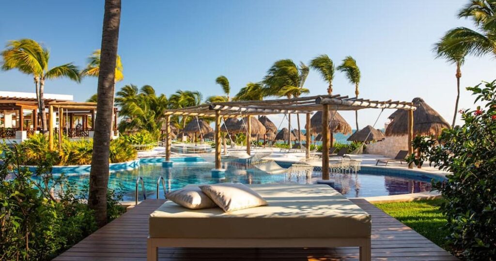 Best Resorts in Cancun for Couples: Love and Luxury